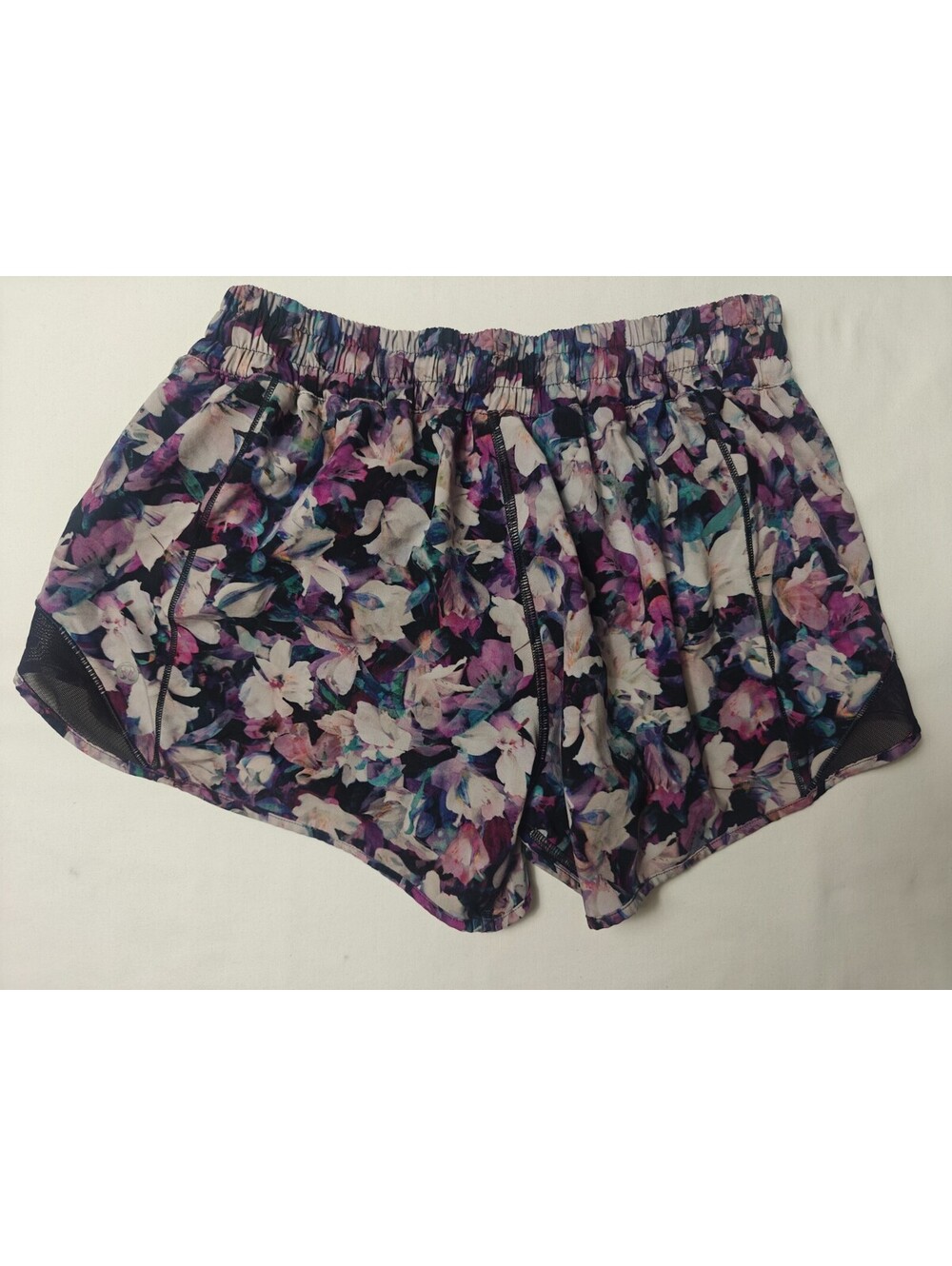 Lululemon 8 Hotty Hot Short Utopia Multi Floral Mesh Blue Purple